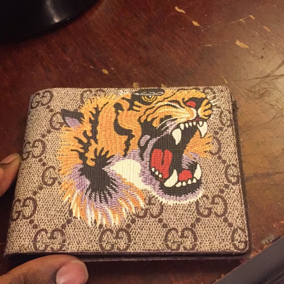 Gucci wallet with lion Outlet